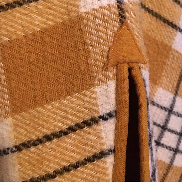 💲SOLD💲 1960s Vintage Reversible Handmade Zip up Cape Solid Mustard or Plaid - Picture 3 of 4
